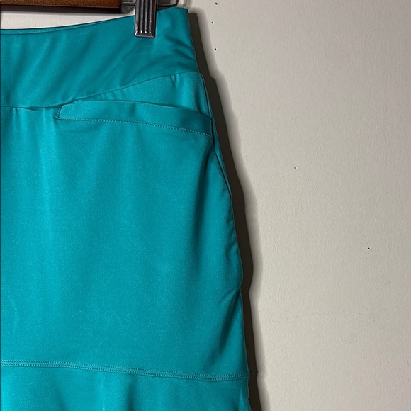 Tail - Picture 5 of 8